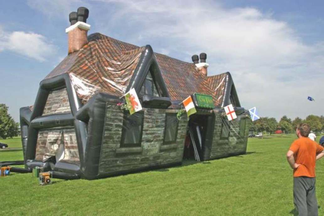 tullamore-dew-Inflatable-Pub